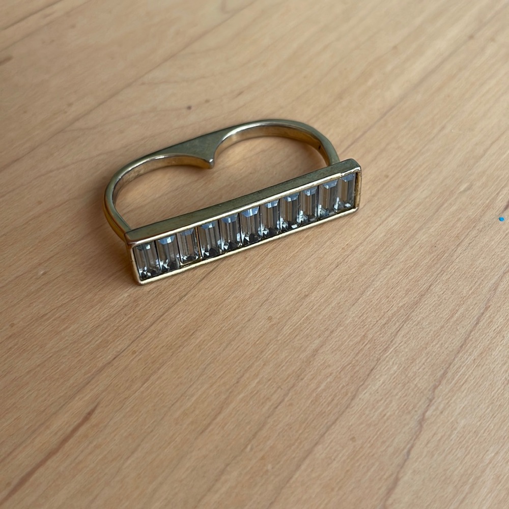 Banana Republic double finger ring